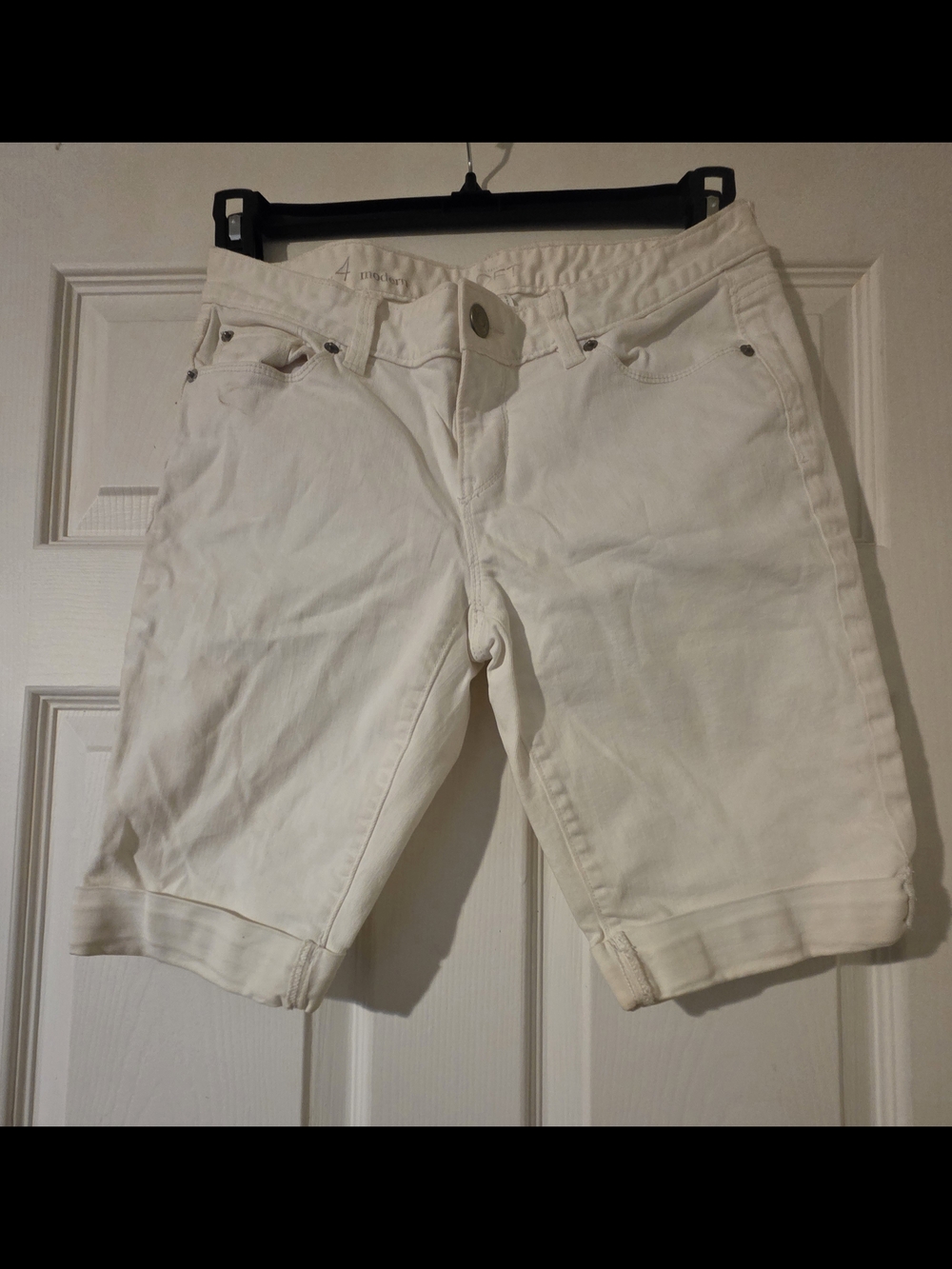 LOFT Cream Knee-Length Cotton Shorts